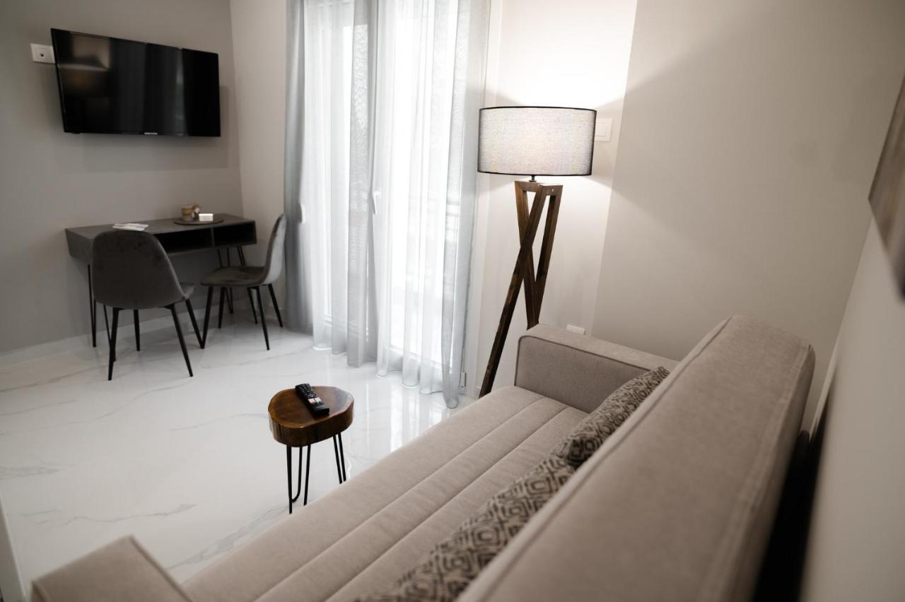 Apartment M10 *